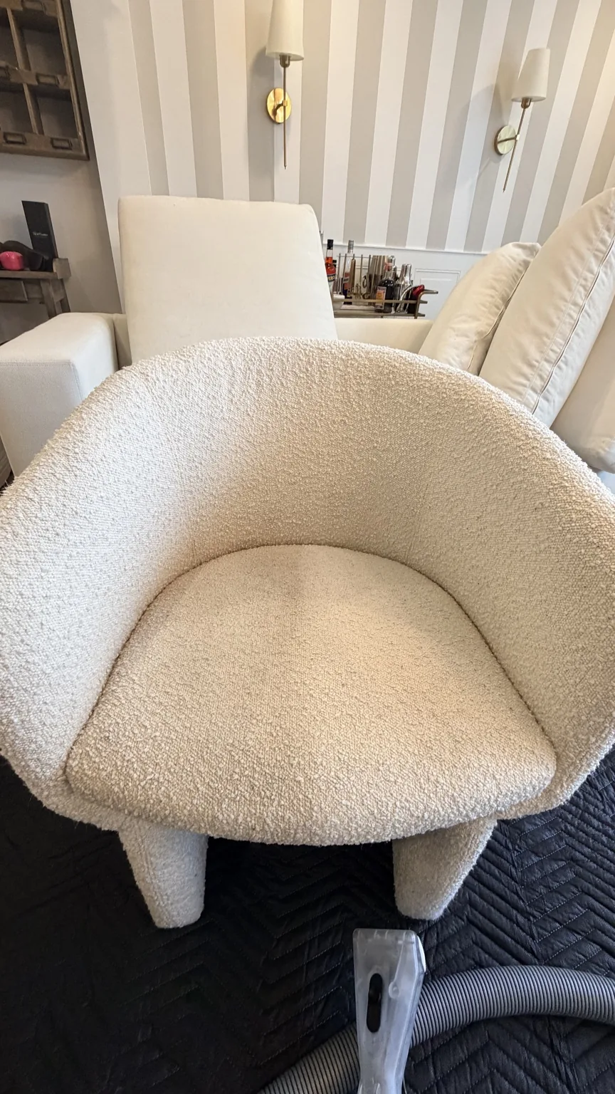 Nettoyage de fauteuil bouclé blanc