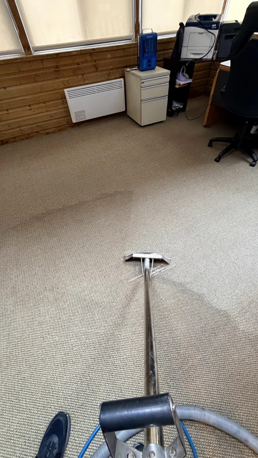 Nettoyage de tapis commercial en cours
