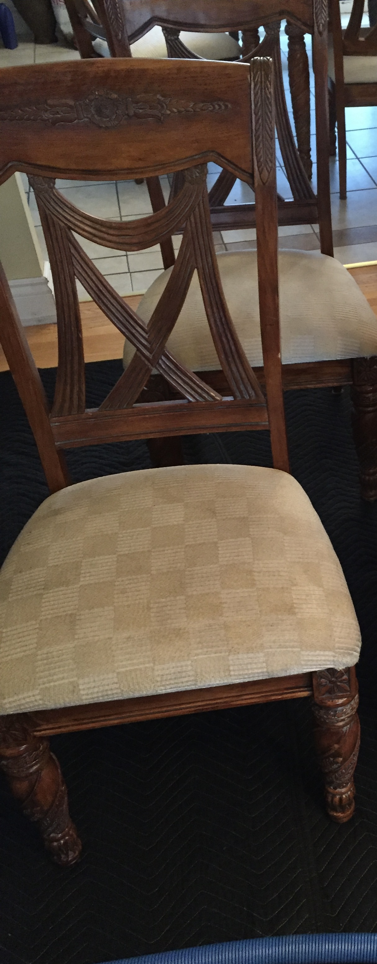 Chaises de cuisine avant nettoyage